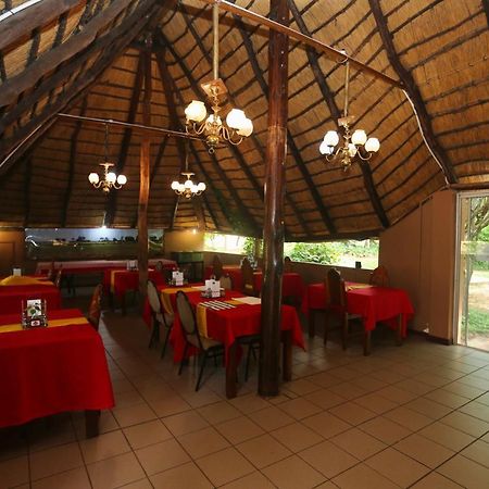 Divundu Guest House Экстерьер фото