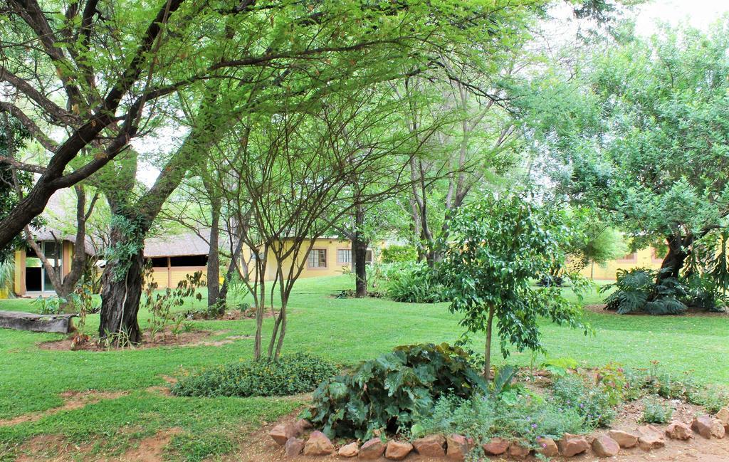 Divundu Guest House Экстерьер фото