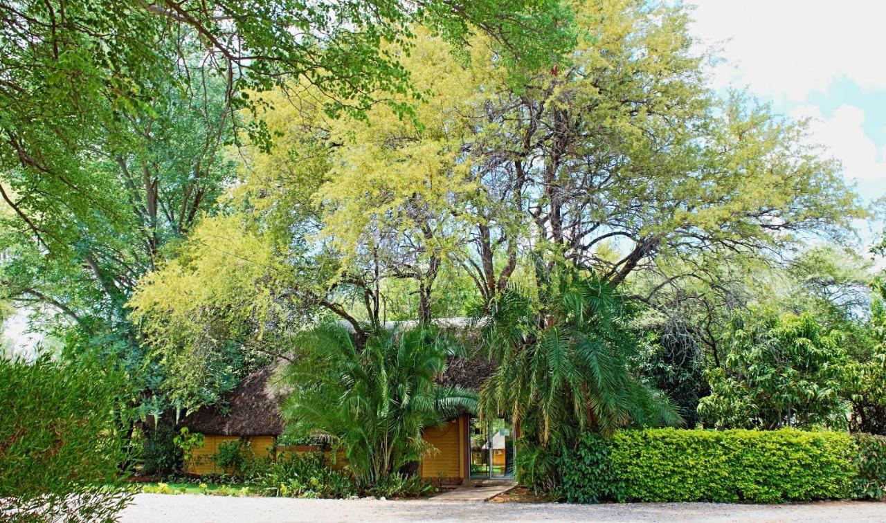 Divundu Guest House Экстерьер фото