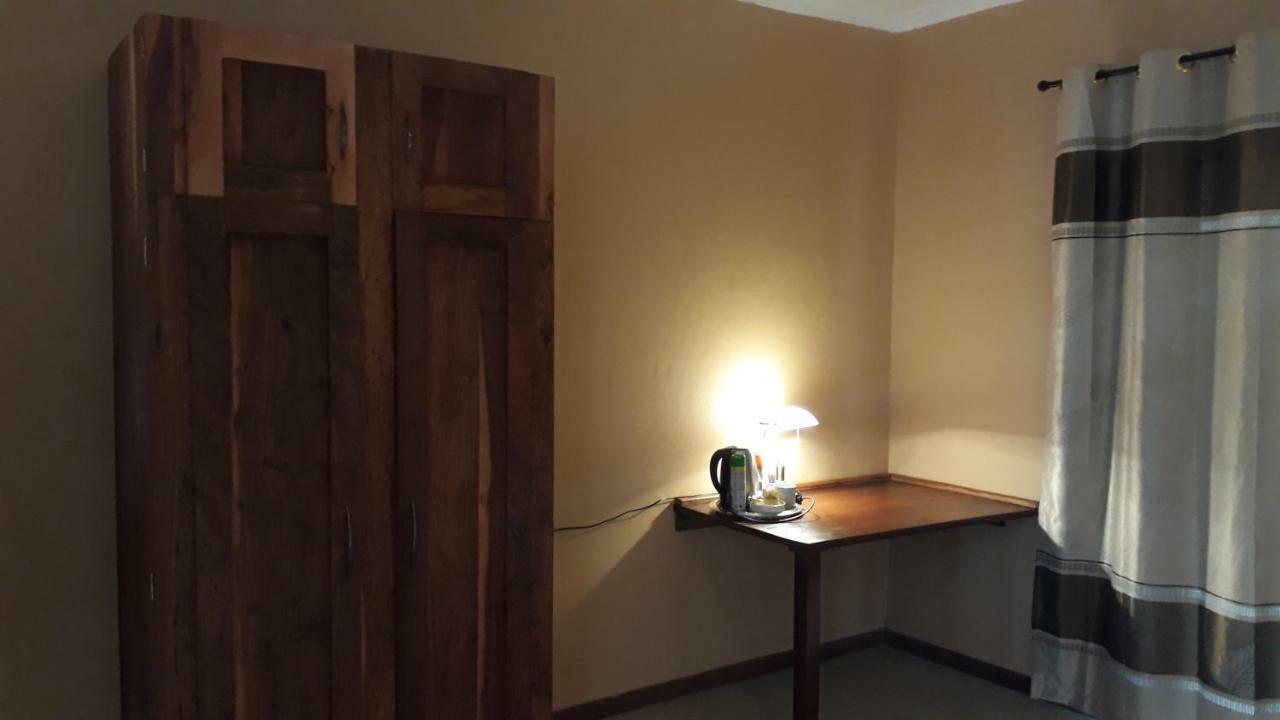 Divundu Guest House Экстерьер фото