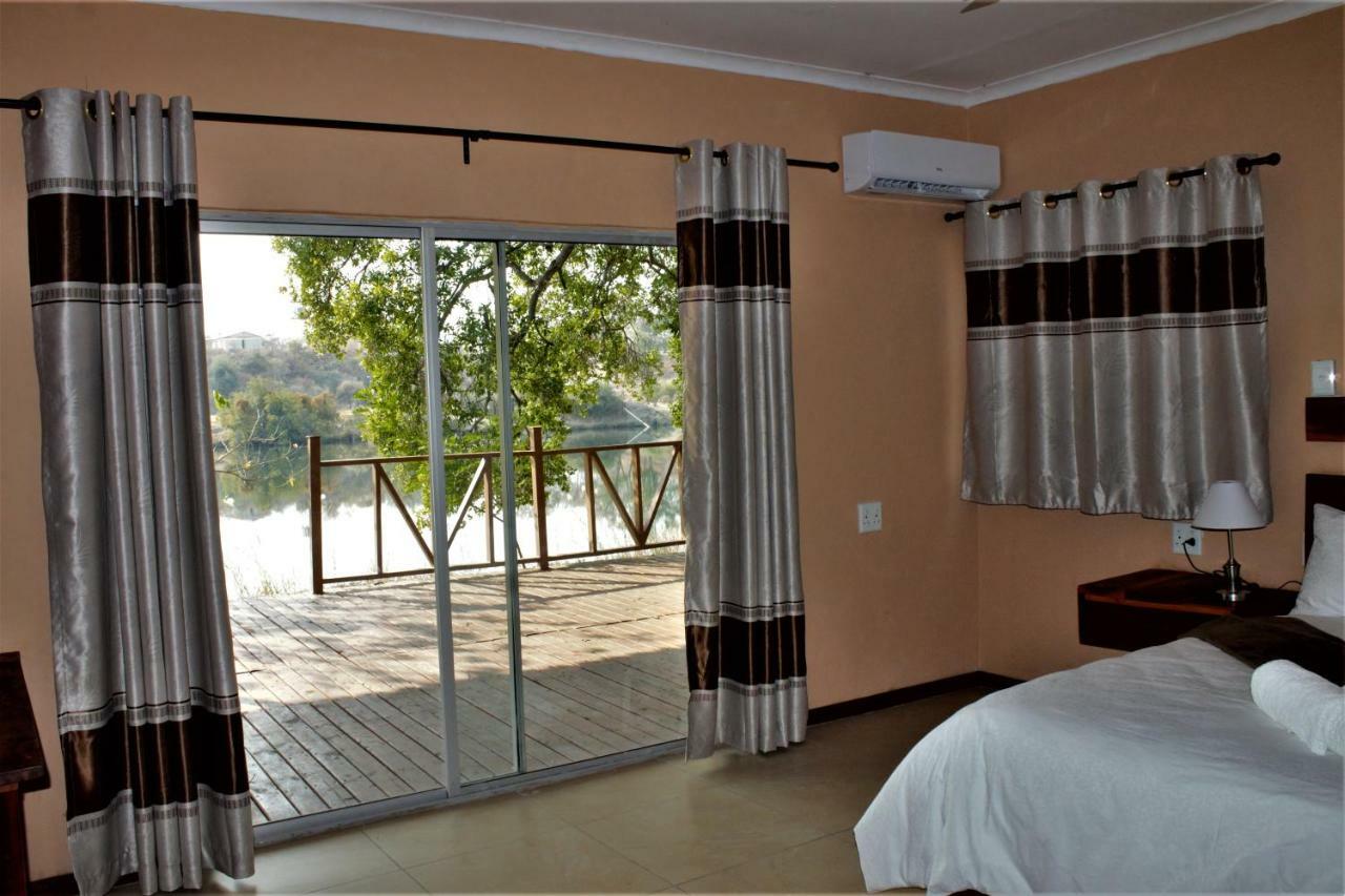 Divundu Guest House Экстерьер фото