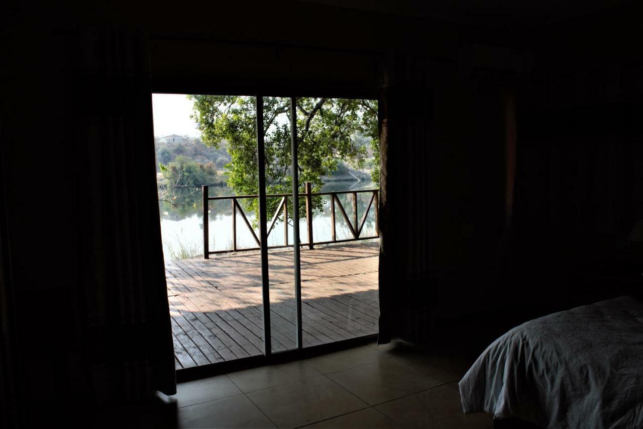 Divundu Guest House Экстерьер фото