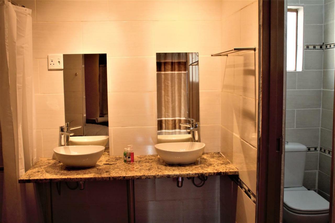 Divundu Guest House Экстерьер фото